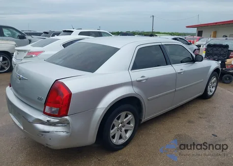 2007 Chrysler 300 Touring z USA, uszkodzony, nr VIN 2C3KA53G47H871375